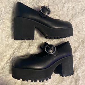 Size 8 current mood damnation platform mary janes